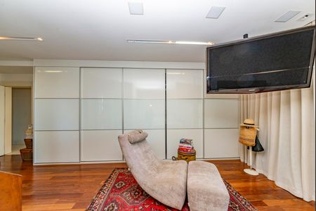 Apartamento à venda com 278m², 4 quartos e 4 vagas Apartamento à venda com 278m², 4 quartos e 4 vagasSuíte 1