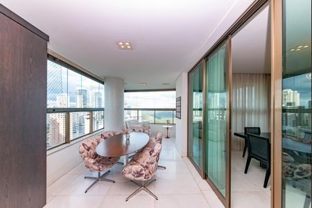 Apartamento à venda com 278m², 4 quartos e 4 vagas Apartamento à venda com 278m², 4 quartos e 4 vagasVaranda da Sala