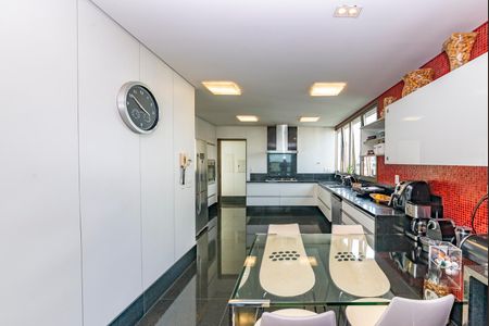 Apartamento à venda com 278m², 4 quartos e 4 vagas Apartamento à venda com 278m², 4 quartos e 4 vagasCozinha