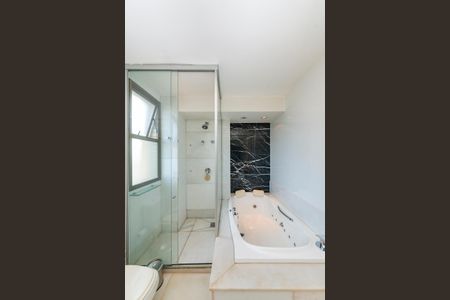 Apartamento à venda com 278m², 4 quartos e 4 vagas Apartamento à venda com 278m², 4 quartos e 4 vagasBanheiro da Suíte 1