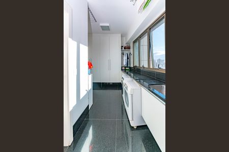 Apartamento à venda com 278m², 4 quartos e 4 vagas Apartamento à venda com 278m², 4 quartos e 4 vagasÁrea de Serviço