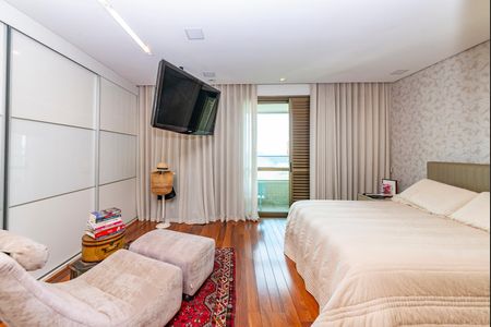 Apartamento à venda com 278m², 4 quartos e 4 vagas Apartamento à venda com 278m², 4 quartos e 4 vagasSuíte 1