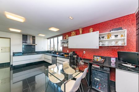 Apartamento à venda com 278m², 4 quartos e 4 vagas Apartamento à venda com 278m², 4 quartos e 4 vagasCozinha