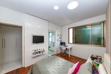 Apartamento à venda com 278m², 4 quartos e 4 vagas Apartamento à venda com 278m², 4 quartos e 4 vagasSuíte 4