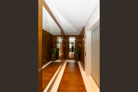 Apartamento à venda com 278m², 4 quartos e 4 vagas Apartamento à venda com 278m², 4 quartos e 4 vagasHall