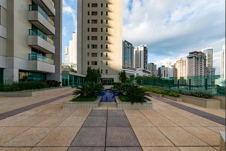 Apartamento à venda com 278m², 4 quartos e 4 vagas Apartamento à venda com 278m², 4 quartos e 4 vagasÁrea comum