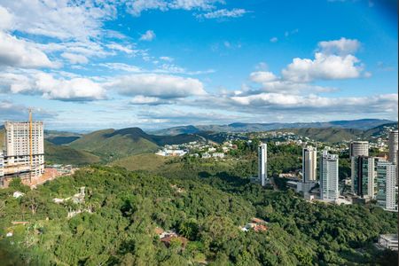 Apartamento à venda com 278m², 4 quartos e 4 vagas Apartamento à venda com 278m², 4 quartos e 4 vagasVaranda da Suíte 1