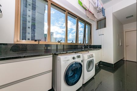 Apartamento à venda com 278m², 4 quartos e 4 vagas Apartamento à venda com 278m², 4 quartos e 4 vagasÁrea de Serviço