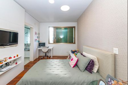 Apartamento à venda com 278m², 4 quartos e 4 vagas Apartamento à venda com 278m², 4 quartos e 4 vagasSuíte 4