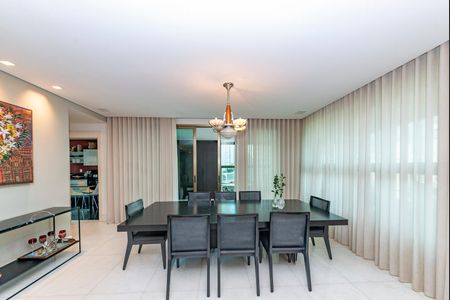 Apartamento à venda com 278m², 4 quartos e 4 vagas Apartamento à venda com 278m², 4 quartos e 4 vagasSala