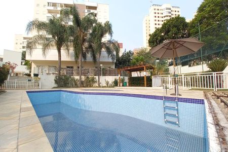 Apartamento à venda com 94m², 3 quartos e 2 vagas Apartamento à venda com 94m², 3 quartos e 2 vagasÁrea comum - Piscina