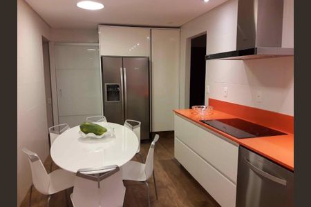 Apartamento à venda com 244m², 3 quartos e 4 vagas