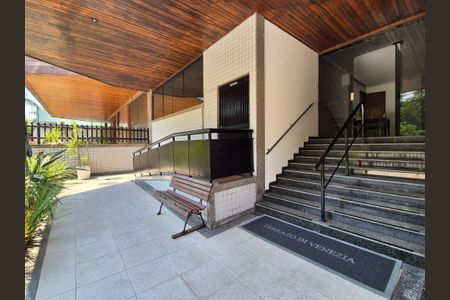 Apartamento à venda com 119m², 3 quartos e 2 vagas Apartamento à venda com 119m², 3 quartos e 2 vagasEntrada