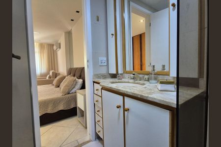 Apartamento à venda com 119m², 3 quartos e 2 vagas Apartamento à venda com 119m², 3 quartos e 2 vagasBanheiro da Suíte 1
