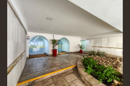 Apartamento à venda com 80m², 2 quartos e 1 vagaFachada e portaria