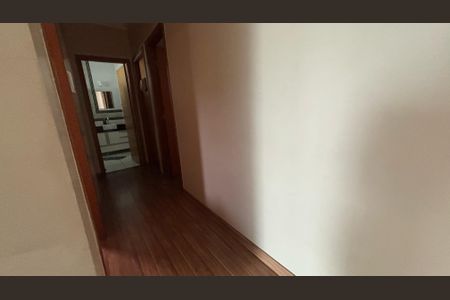 Casa à venda com 250m², 3 quartos e 2 vagasCorredor