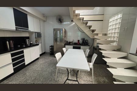 Casa à venda com 250m², 3 quartos e 2 vagasCozinha