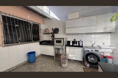 Casa à venda com 250m², 3 quartos e 2 vagasÁrea de Serviço