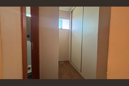 Casa à venda com 250m², 3 quartos e 2 vagasCloset