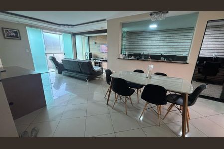 Casa à venda com 250m², 3 quartos e 2 vagasSala