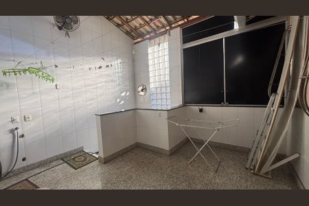 Casa à venda com 250m², 3 quartos e 2 vagasÁrea de Serviço