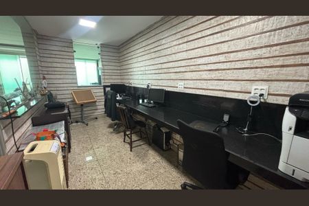 Casa à venda com 250m², 3 quartos e 2 vagasEscritório