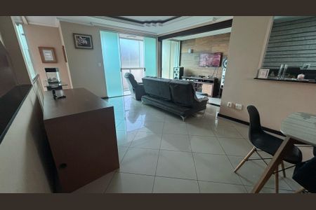 Casa à venda com 250m², 3 quartos e 2 vagasSala