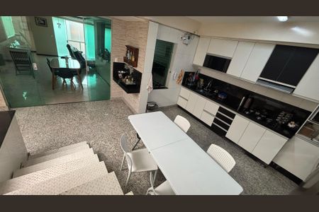 Casa à venda com 250m², 3 quartos e 2 vagasCozinha