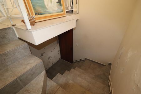 Casa à venda com 130m², 1 quarto e 3 vagasEscada Garagem