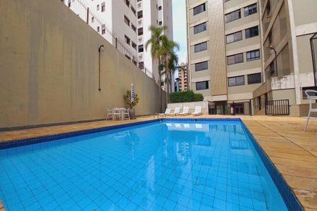 Apartamento à venda com 256m², 4 quartos e 3 vagasÁrea comum - Piscina