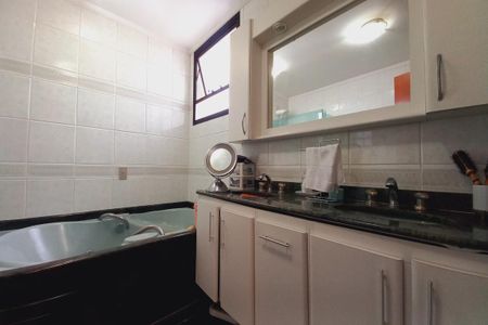Apartamento à venda com 256m², 4 quartos e 3 vagasBanheiro da Suíte