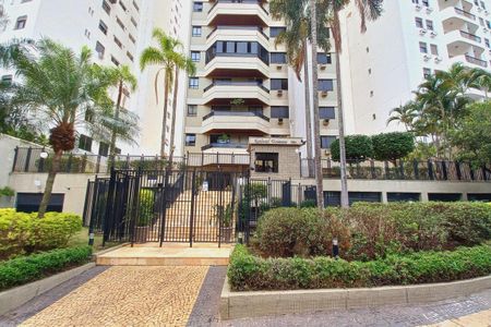 Apartamento à venda com 256m², 4 quartos e 3 vagasFachada e Portaria