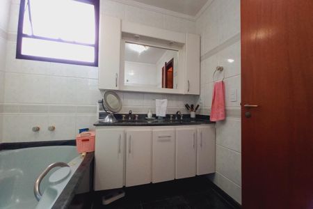 Apartamento à venda com 256m², 4 quartos e 3 vagasBanheiro da Suíte