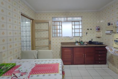 Casa à venda com 144m², 3 quartos e 3 vagas Casa à venda com 144m², 3 quartos e 3 vagasCozinha