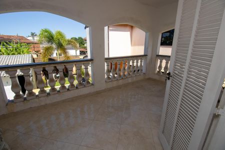 Casa de condomínio à venda com 240m², 3 quartos e 3 vagasVaranda