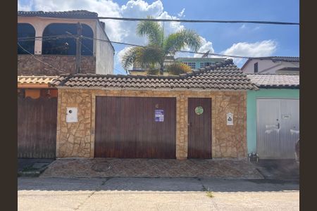 Casa de condomínio à venda com 240m², 3 quartos e 3 vagasFachada