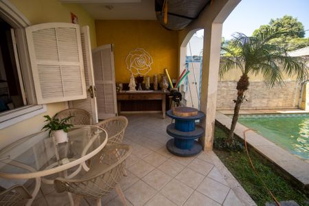 Casa de condomínio à venda com 240m², 3 quartos e 3 vagasÁrea comum