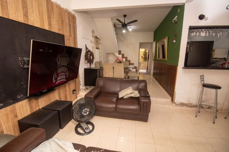 Casa de condomínio à venda com 240m², 3 quartos e 3 vagasSala