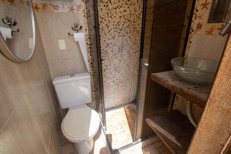 Casa de condomínio à venda com 240m², 3 quartos e 3 vagasBanheiro social 1