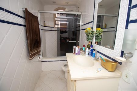 Casa de condomínio à venda com 240m², 3 quartos e 3 vagasBanheiro Suíte 1