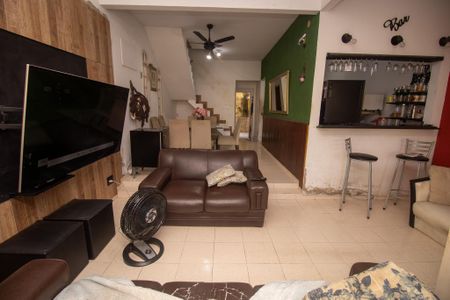 Casa de condomínio à venda com 240m², 3 quartos e 3 vagasSala