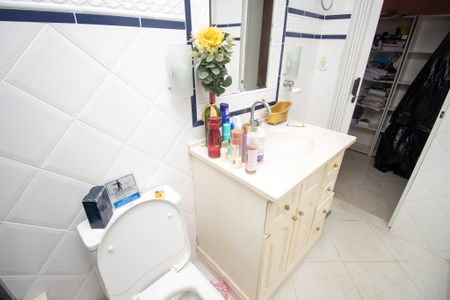 Casa de condomínio à venda com 240m², 3 quartos e 3 vagasBanheiro Suíte 1