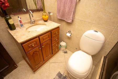 Casa de condomínio à venda com 240m², 3 quartos e 3 vagasBanheiro social 2