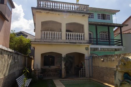 Casa de condomínio à venda com 240m², 3 quartos e 3 vagasFachada