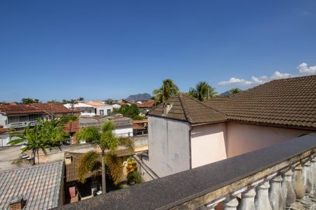 Casa de condomínio à venda com 240m², 3 quartos e 3 vagasTerraço