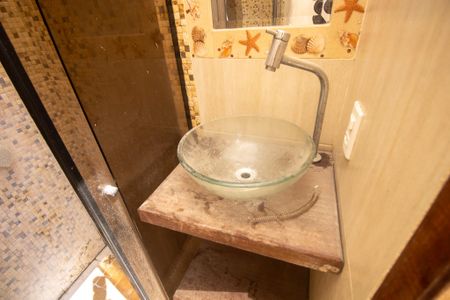 Casa de condomínio à venda com 240m², 3 quartos e 3 vagasBanheiro social 1