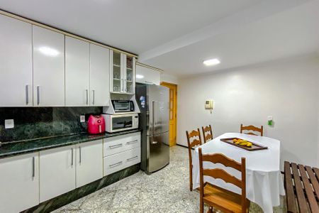 Casa à venda com 200m², 3 quartos e 3 vagasCozinha