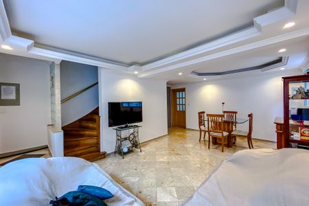 Casa à venda com 200m², 3 quartos e 3 vagasSala