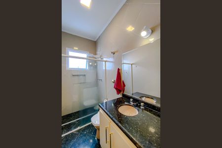 Casa à venda com 200m², 3 quartos e 3 vagasBanheiro