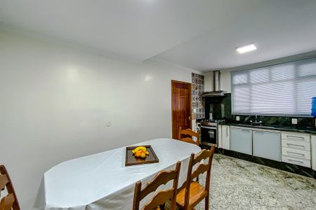Casa à venda com 200m², 3 quartos e 3 vagasCozinha